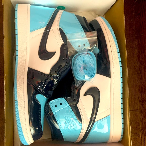 Jordan 1s Size 11 men’s Unworn And new - Picture 2 of 6